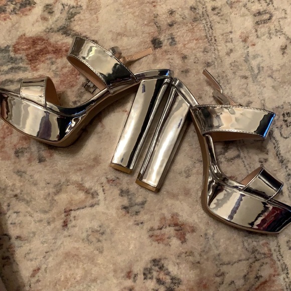Platform silver heels - Picture 3 of 4